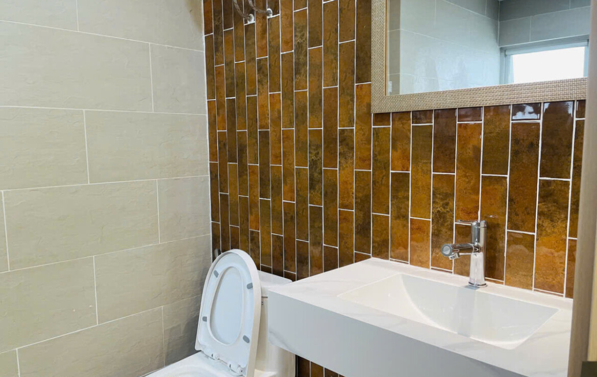 tollet can ho can cho thue 1170x738 - Cho thuê căn hộ 118m2, 03pn, chung cư Grand View A, giá 40tr/tháng, nhà mới, đầy đủ nội thất.