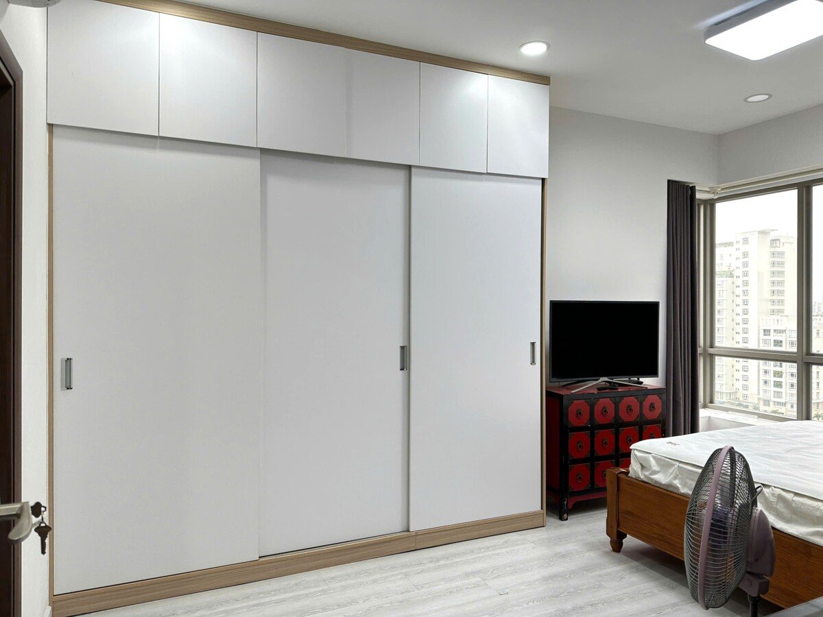 tu quan ao trong phong ngu master - Bán gấp căn hộ 3pn tòa C view biệt thự chung cư Hưng Phúc Happy Residence giá 9,8 tỷ