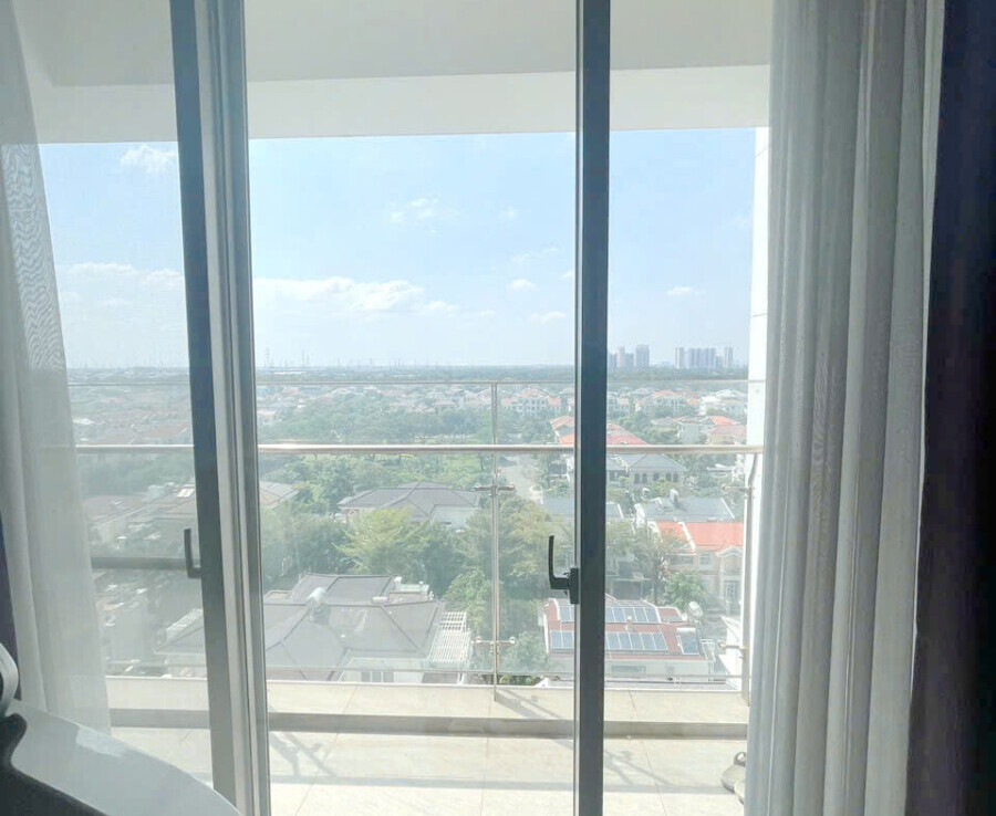 view balcony phong khach can ho 900x738 - Bán gấp căn hộ 2pn tòa C lầu cao, view biệt thự, có ô xe chung cư Hưng Phúc Happy Residence giá 8 tỷ