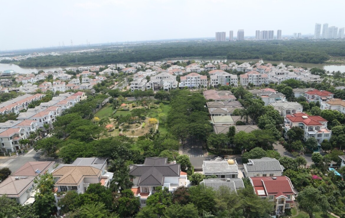 view can ho ban 1 1170x738 - Bán gấp hộ 2pn tòa B view sông lầu cao căn góc chung cư Hưng Phúc giá 8 tỷ có ô xe