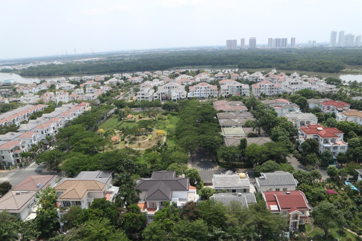 view can ho ban 1 - Bán gấp hộ 2pn tòa B view sông lầu cao căn góc chung cư Hưng Phúc giá 8 tỷ có ô xe