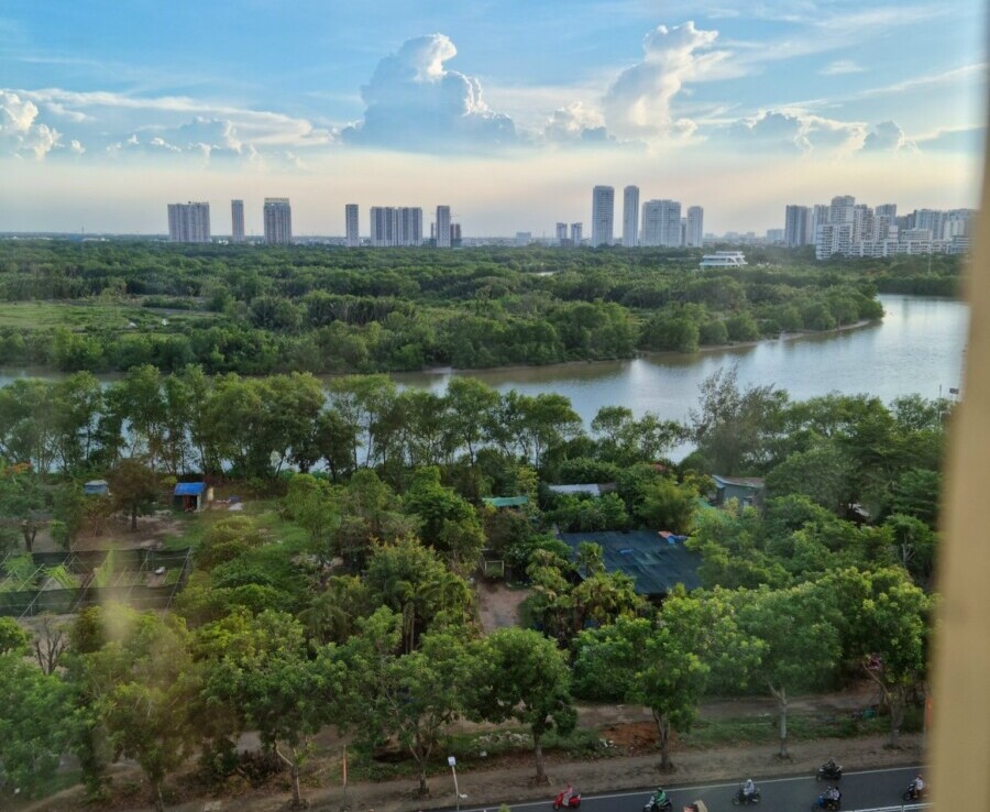 view phong ngu lien duong nguyen luong bang va song 900x738 - Giá mua bán căn hộ 3pn tòa B chung cư Green View phường Tân Mỹ T1/2026