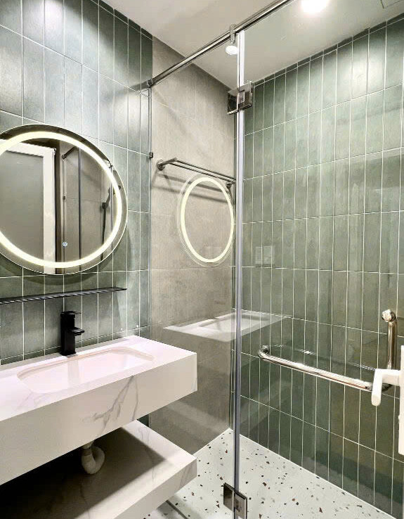 wc can ho can ban gap 575x738 - Bán căn hộ , 71m2, chung cư Sky Garden 3, 03pn, giá 5.850 tỷ, nhà đang có hợp đồng thuê 19tr/tháng.