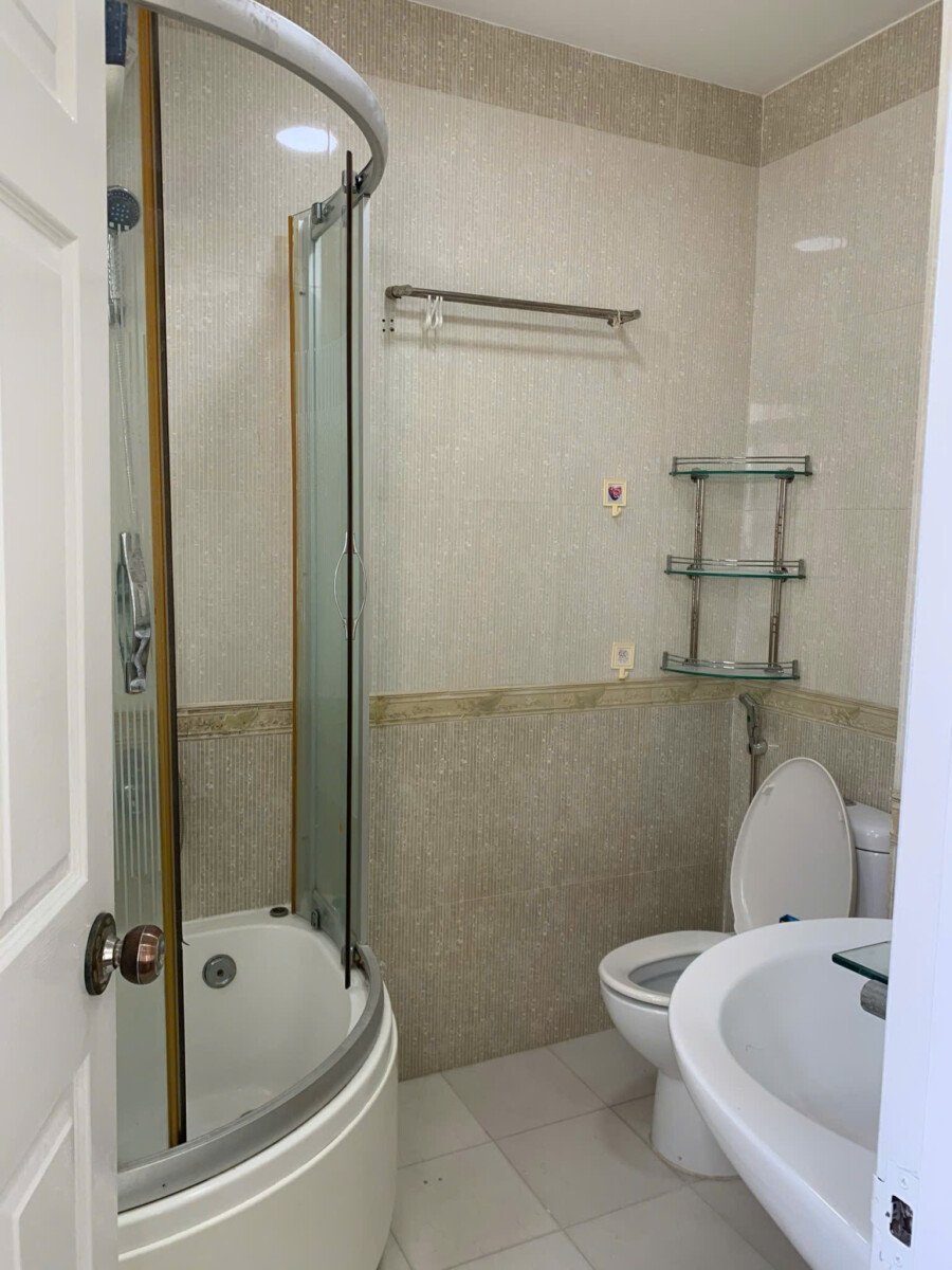 wc day du tien nghi can ho ban - Bán căn góc Sky Garden 2. DT 89m2 Nhà đang cho thuê 14 Triệu- 2 Phòng-2wc- Nội thất đầy đủ- Giá 6.650 Tỷ
