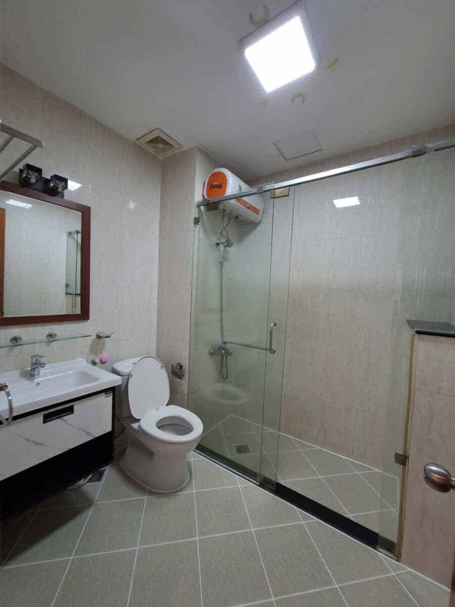 wc rong rai can ho cho thue - Cho thuê căn hộ Sky Garden 3. DT 56m2 Nhà đẹp- Nội thất mới- 2 Phòng ngủ-1wc- Lầu cao- Giá 13 Triệu/Tháng