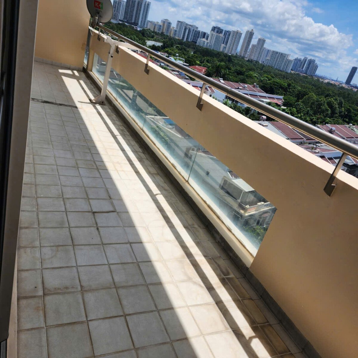 balcony can ho ban dai - Bán gấp căn hộ tòa 2c chung cư Garden Court 2 phường Tân Hưng giá 13,8 tỷ