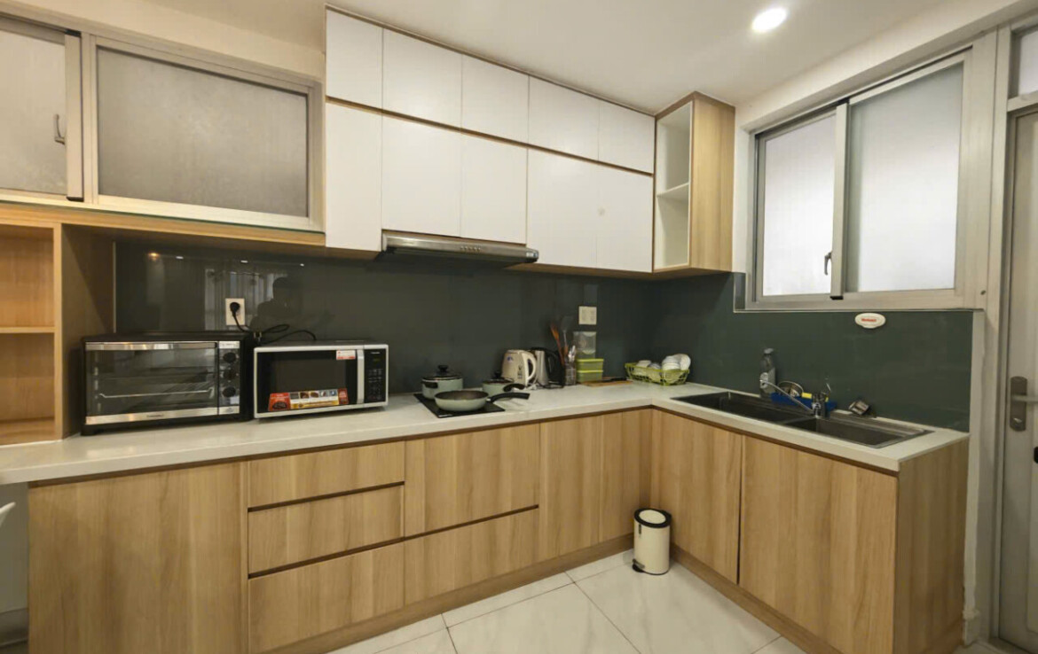 bep can ho ban 6 1170x738 - Bán căn hộ 81m, chung cư Scenic Valley 2, căn góc, giá 7.850 tỷ, nhà đang có hợp đồng thuê ổn định.