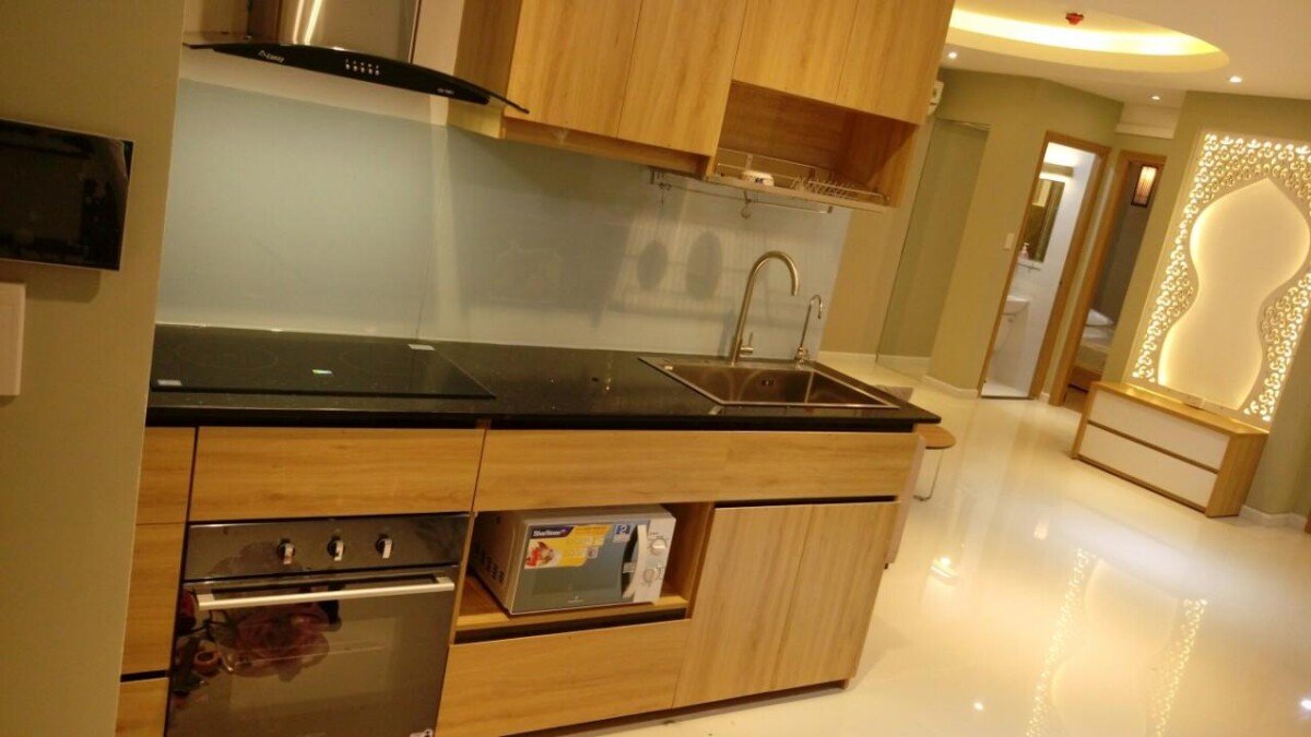 bep can ho cho thue - Cho thuê căn hộ 80m2, chung cư Scenic Valley 1, 02pn, giá 20tr/tháng, view hồ bơi, xem nhà dễ.