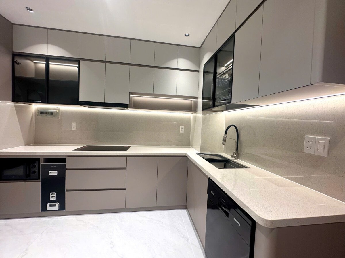 bep hien dai - Bán căn hộ đẹp tại Sky Garden 2. DT 71m2 Nhà mới-đẹp- lầu trung- 2 phòng-1wc- Nội thất mới 100%- Giá 5.950 Tỷ