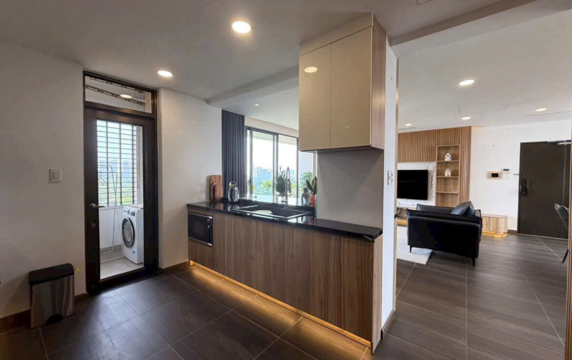 bep mo lien ke phong khach 1170x738 - Giá mua bán căn hộ 2pn tòa O chung cư The Panorama phường Tân Hưng T2/2026