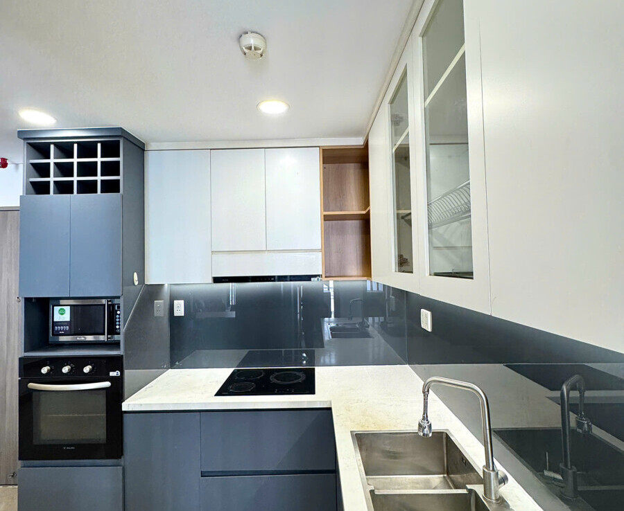 bep rong 900x738 - Bán căn hộ Saigon South Residences. DT 74m2 Lầu cao vút- view đông nam-2 phòng ngủ-2wc- Nội thất đầy đủ- Giá 6.050 Tỷ