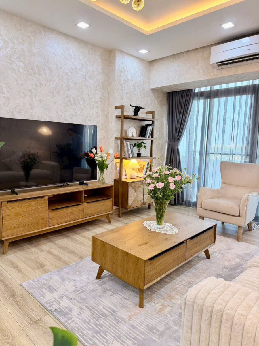 can canh chi tiet noi that phong khach - Giá mua bán căn hộ 3pn chung cư Garden Court 2 phường Tân Hưng T3/2026