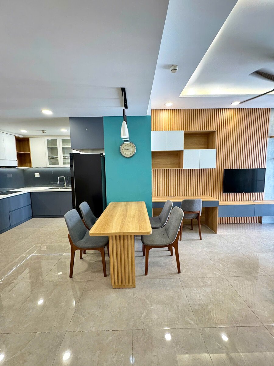 can goc ssr can ban - Bán căn hộ Saigon South Residences. DT 74m2 Lầu cao vút- view đông nam-2 phòng ngủ-2wc- Nội thất đầy đủ- Giá 6.050 Tỷ