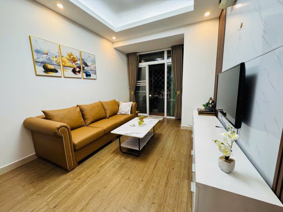 cho thue can ho san vuon sky garden 3 1 - Cho thuê căn hộ có sân vườn tại Sky Garden 3. DT 100m2 Nhà đẹp- 2 Phòng-2wc- Nội thất đầy đủ- Giá 26 Triệu/Tháng