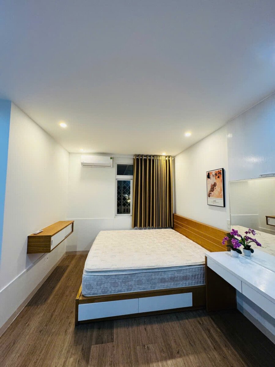 cho thue can ho sky garden 3 3 - Cho thuê căn hộ có sân vườn tại Sky Garden 3. DT 100m2 Nhà đẹp- 2 Phòng-2wc- Nội thất đầy đủ- Giá 26 Triệu/Tháng