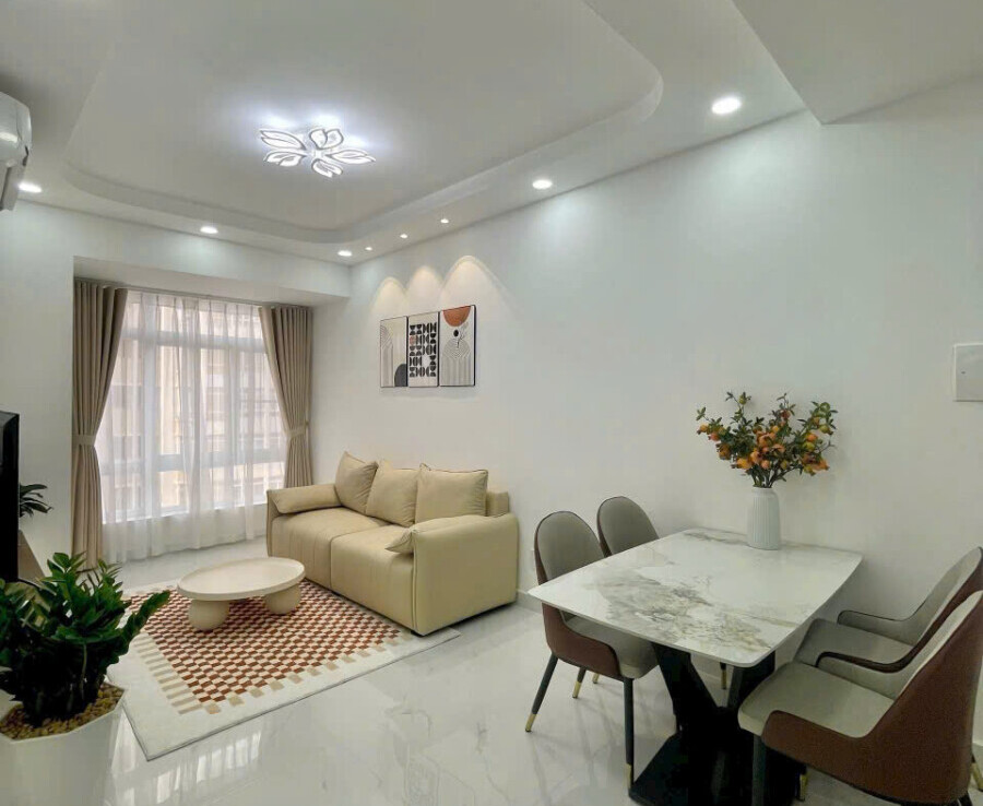 hinh anh phong khach can ho can ban 1 900x738 - Bán căn hộ 70m2, chung cư Sky Garden 3, 03pn, nhà đẹp, giá 5,868 tỷ, đầy đủ nội thất.