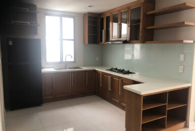 khong gian bep rong rai 2 385x258 - Giá mua bán căn hộ 2pn số 03 tòa B chung cư Scenic Valley 2 phường Tân Mỹ T2/2026