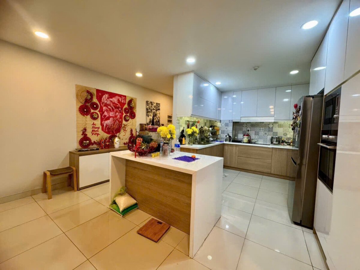 khong gian bep rong rai 5 - Giá mua bán căn hộ 3pn chung cư Riverside Residence phường Tân Mỹ T3/2026