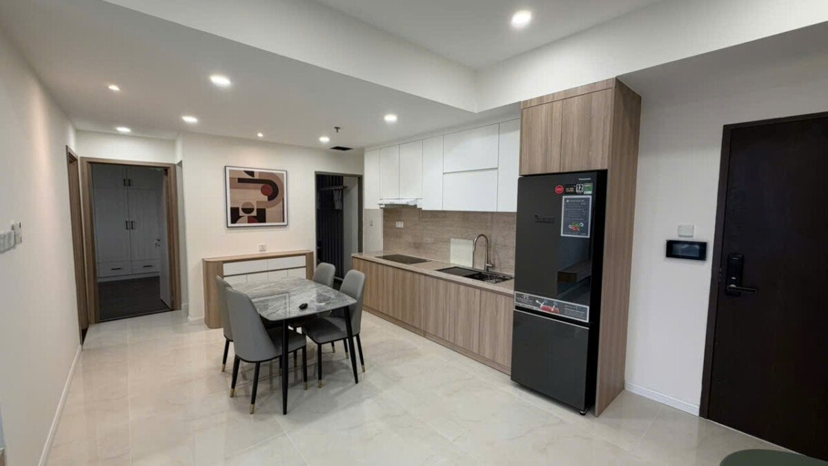 khong gian bep va phong an rong rai - Giá mua bán căn hộ 2pn tòa B chung cư Hưng Phúc Happy Residence phường Tân Mỹ T2/2026