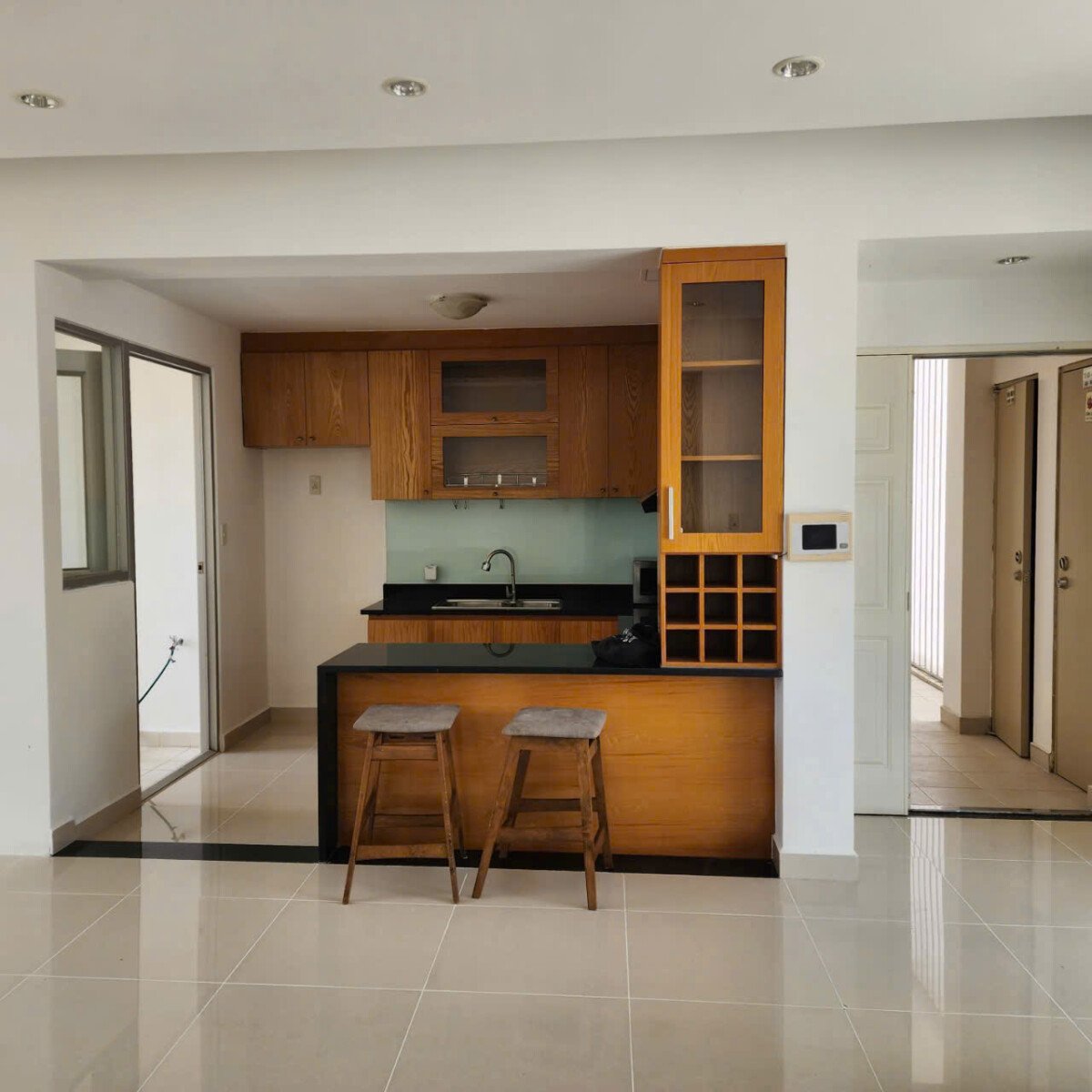 khu vuc bep rong rai 1 - Bán gấp căn hộ tòa 2c chung cư Garden Court 2 phường Tân Hưng giá 13,8 tỷ