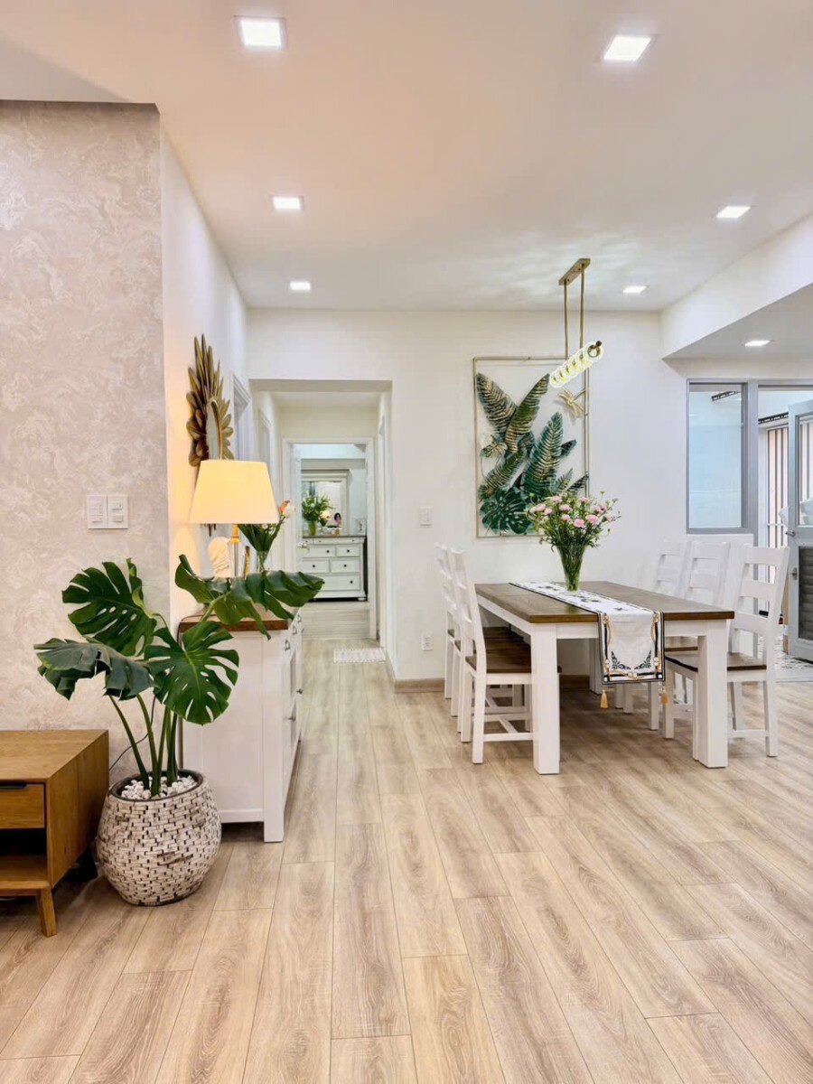 phong an sang trong - Giá mua bán căn hộ 3pn chung cư Garden Court 2 phường Tân Hưng T3/2026