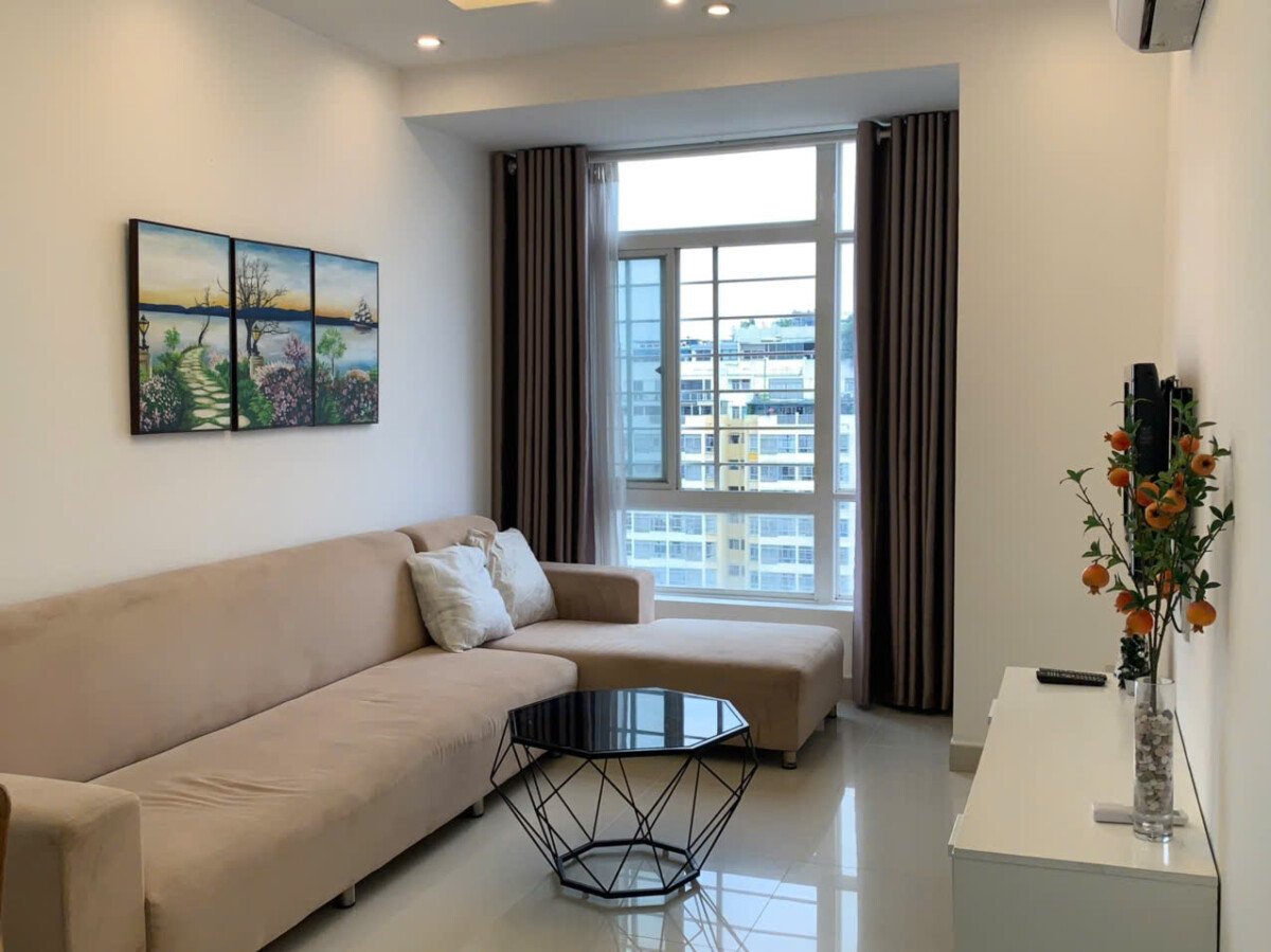 phong khach can goc sky 3 ban - Bán nhanh căn hộ Sky Garden 3. Căn góc 72m2 View trực diện hồ bơi- Lầu cao- 2 Phòng ngủ-2wc- Giá bán 6.5 Tỷ