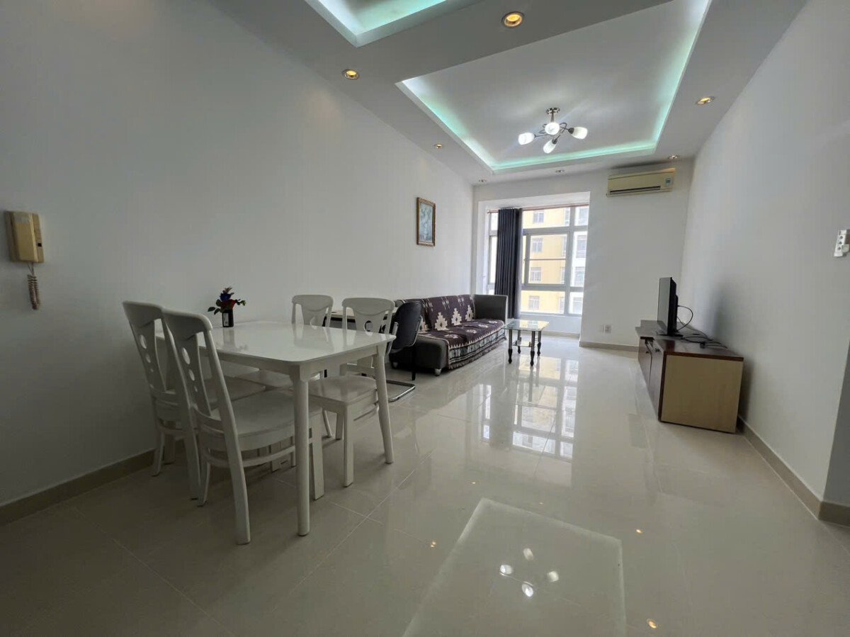 phong khach can ho ban 10 - Bán căn hộ chung cư Sky Garden 2, 71m2, 02pn, giá 4,850 tỷ, nhà đang có hợp đồng thuê dài.