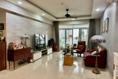 phong khach can ho ban 18 385x258 - Giá mua bán căn hộ 3pn chung cư Riverside Residence phường Tân Mỹ T3/2026