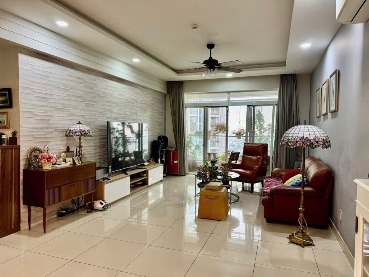 phong khach can ho ban 18 - Giá mua bán căn hộ 3pn chung cư Riverside Residence phường Tân Mỹ T3/2026