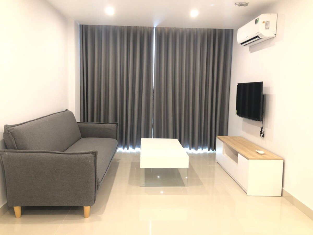 phong khach can ho ban 5 - Bán căn hộ chung cư Scenic Valley 2, 77m2, tầng cao, 02pn, giá 7.6 tỷ + 01 ô đậu xe ô tô.