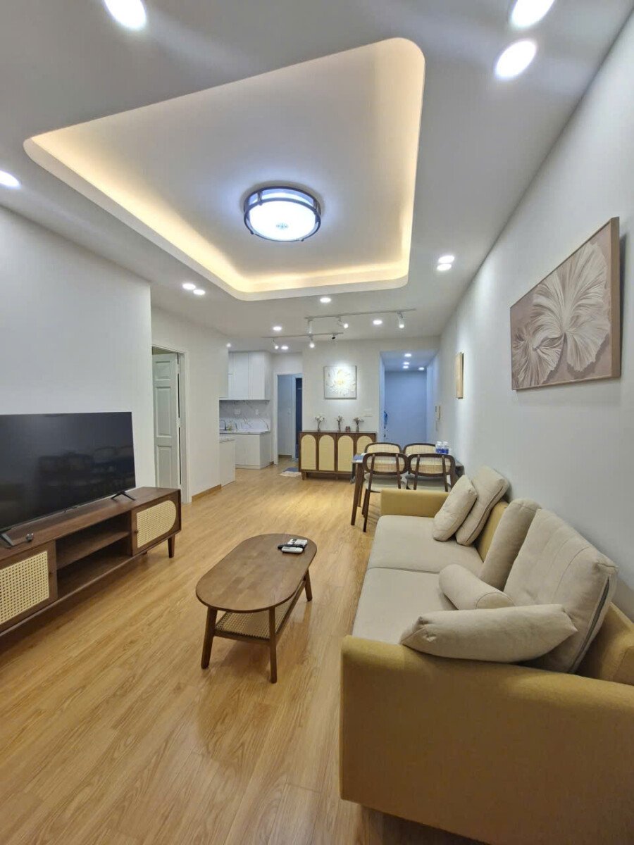 phong khach can ho sky garden 3 can cho thue 6 1 - Cho thuê căn hộ đẹp tại Sky Garden 3. DT 68m2 Nhà đẹp- Nội thất mới tinh- 2 phòng ngủ-2wc- Giá thuê 17 Triệu/Tháng
