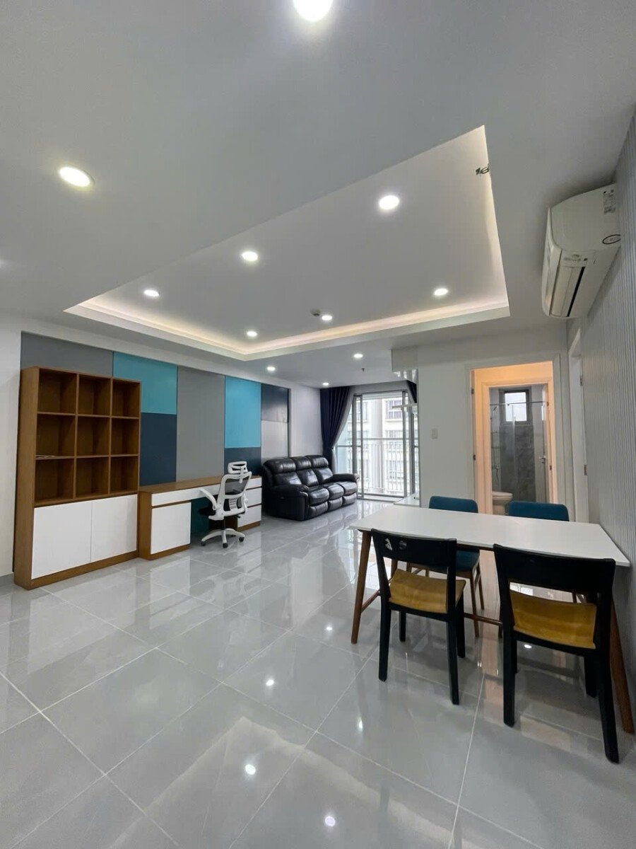 phong khach hien dai 1 - Cần bán căn hộ Scenic Valley 1. Căn góc 77m2 Lầu cao- 2 Phòng-2wc- Nội thất như hình- Giá chỉ 7.450 Tỷ