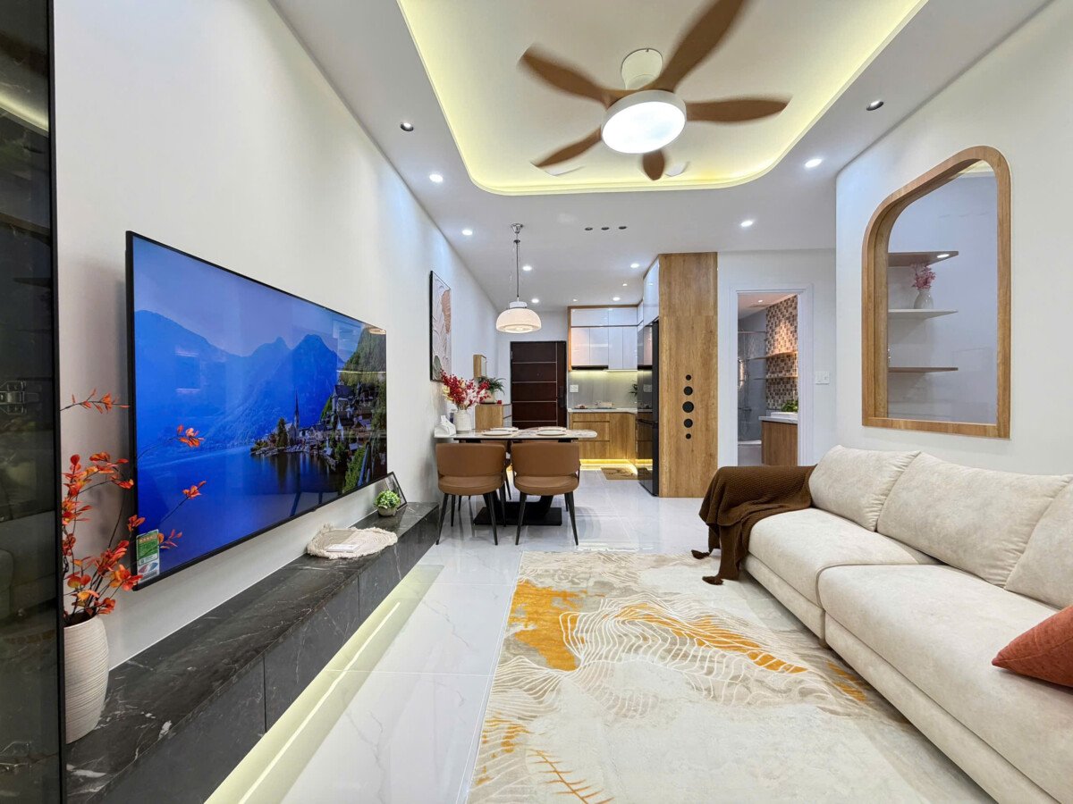 phong khach ho cao cap sky garden 3 can ban 2 - Bán căn hộ Sky Garden 3. DT 71m2 Nội thất cao cấp- thiết kế 3 Phòng ngủ-2wc- lầu cao- View Nam- Giá 6.690 Tỷ