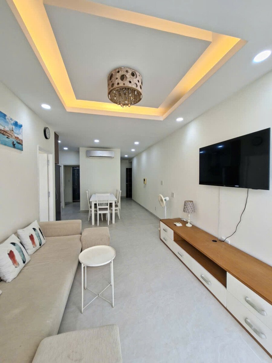 phong khach thue can ho sky garden 3 3 - Cho thuê căn hộ Sky Garden 3. DT 68m2 Nhà đẹp- lầu cao- Nội thất đầy đủ- 2 Phòng-2wc- Giá chỉ 16 Triệu/Tháng