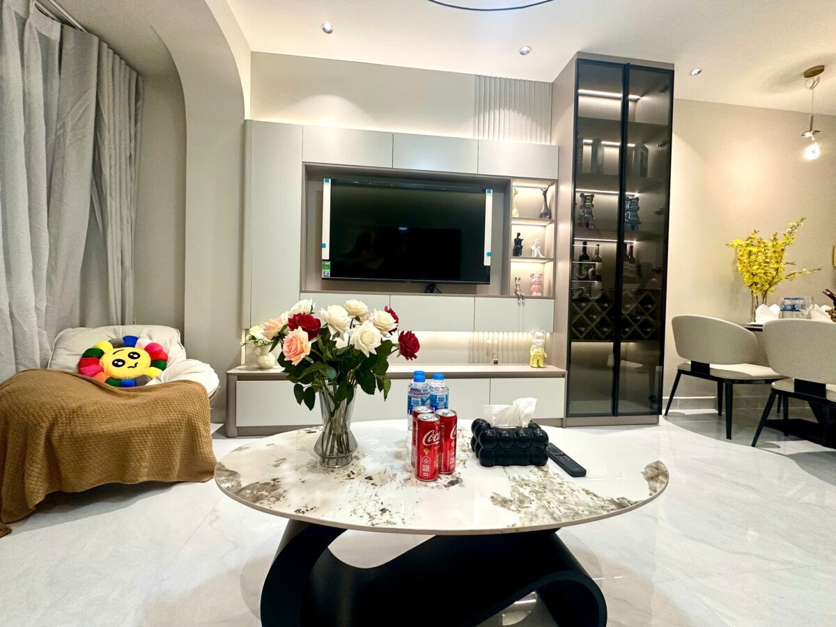 phong khach tien nghi - Bán căn hộ đẹp tại Sky Garden 2. DT 71m2 Nhà mới-đẹp- lầu trung- 2 phòng-1wc- Nội thất mới 100%- Giá 5.950 Tỷ