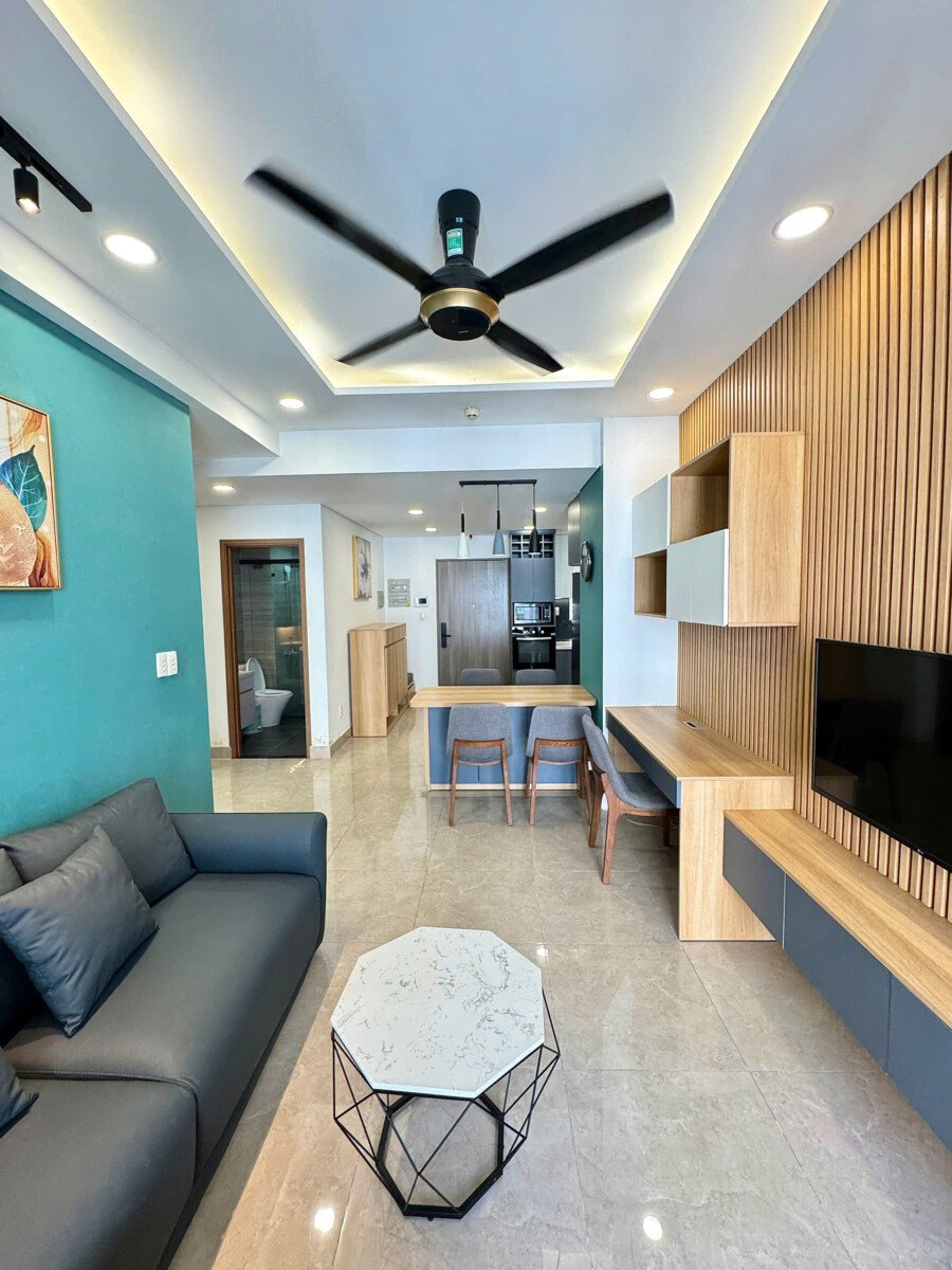 phong khach trang bi day du noi that - Bán căn hộ Saigon South Residences. DT 74m2 Lầu cao vút- view đông nam-2 phòng ngủ-2wc- Nội thất đầy đủ- Giá 6.050 Tỷ
