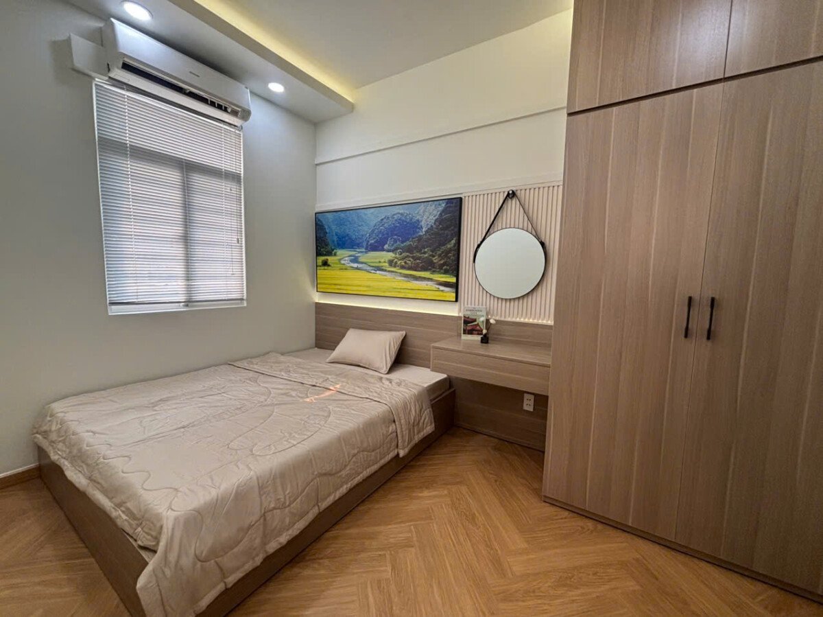 phong ngu 1 can ho sky garden 3 can ban 6 - Bán căn góc Sky Garden 3. DT 75m2 Nhà đẹp thiết kế 3 Phòng ngủ-2wc- Sẵn khách thuê 28 Triệu/Tháng. Giá bán 7.180 Tỷ