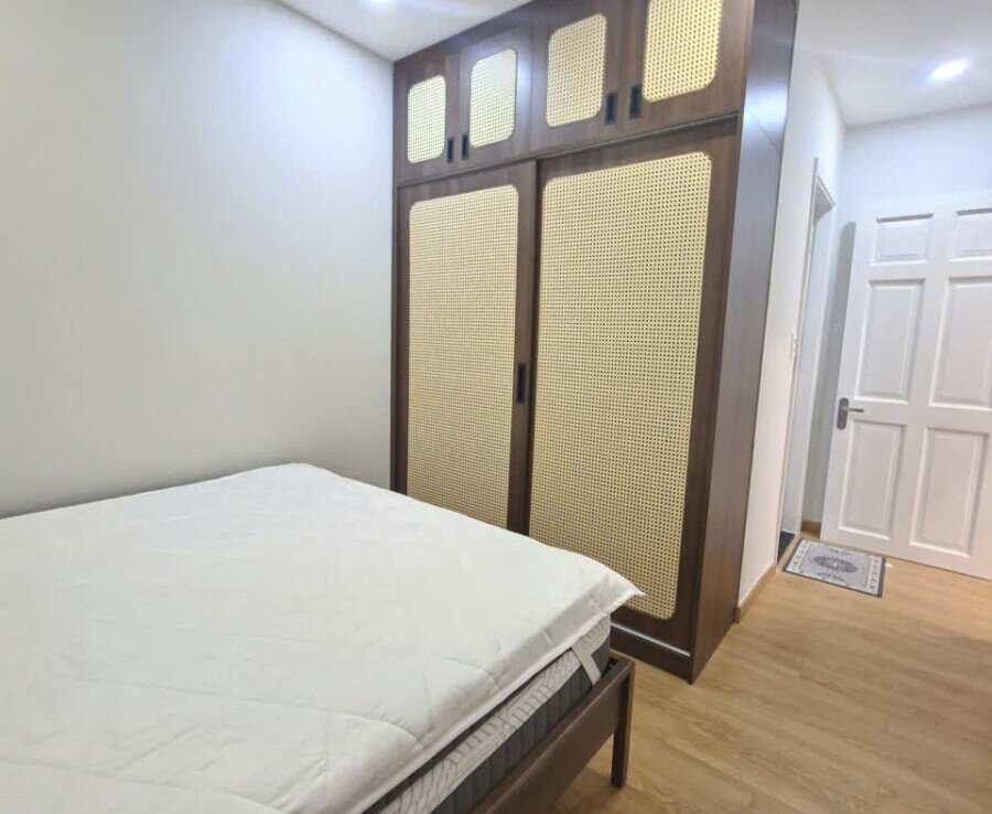 phong ngu 1 can ho sky garden 3 can cho thue 5 900x738 - Cho thuê nhanh căn hộ Sky Garden 3. DT 68m2 Nhà đẹp- Mới- 2 phòng ngủ- 2wc- Nội thất đầy đủ- Giá thuê 16 Triệu/Tháng