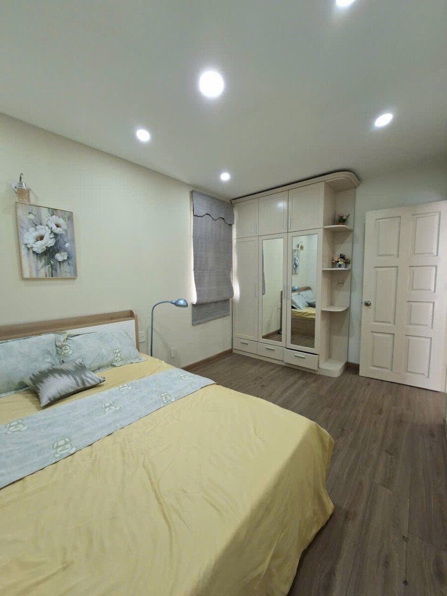 phong ngu 1 cho thue 1 - Cho thuê căn hộ đẹp Sky Garden 3. DT 68m2 Thiết kế 2 Phỏng-2wc- Nội thất đầy đủ-Lầu cao- Giá 16 Triệu/Tháng