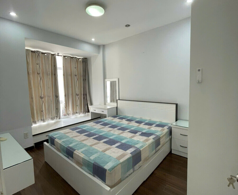 phong ngu 2 6 900x738 - Bán căn hộ Sky Garden 3. DT 56m2 Nhà đẹp- Đang cho thuê 11 Triệu/Tháng. Thiết kế 2 Phòng-1wc- Giá tốt 4.5 Tỷ