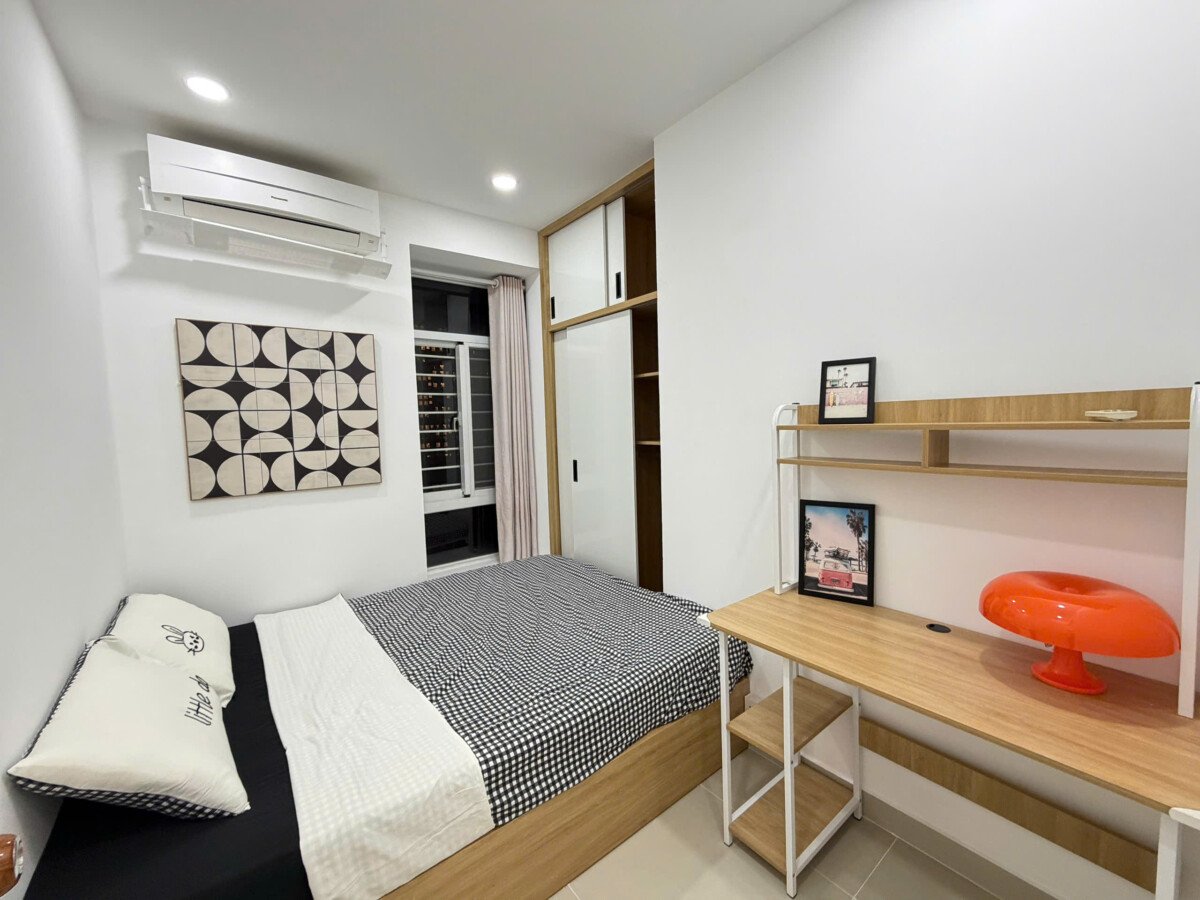 phong ngu 2 can ho sky 3 ban - Bán căn hộ Sky Garden 3. DT 70m2- Nhà đẹp- Giá tốt- thiết kế 3 Phòng ngủ-2wc- Nội thất như hình- Giá chỉ 5.850 Tỷ