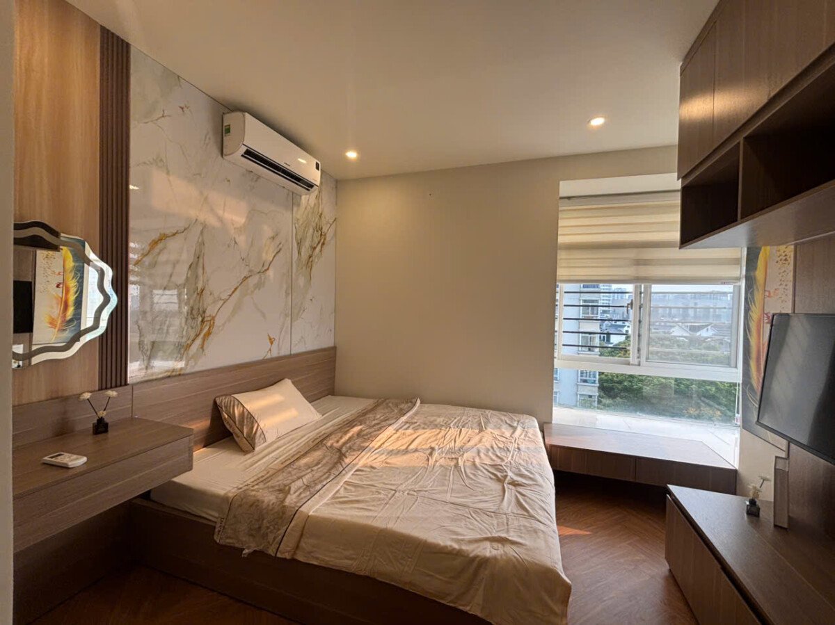 phong ngu 2 can ho sky garden 3 can ban 3 - Bán căn góc Sky Garden 3. DT 75m2 Nhà đẹp thiết kế 3 Phòng ngủ-2wc- Sẵn khách thuê 28 Triệu/Tháng. Giá bán 7.180 Tỷ