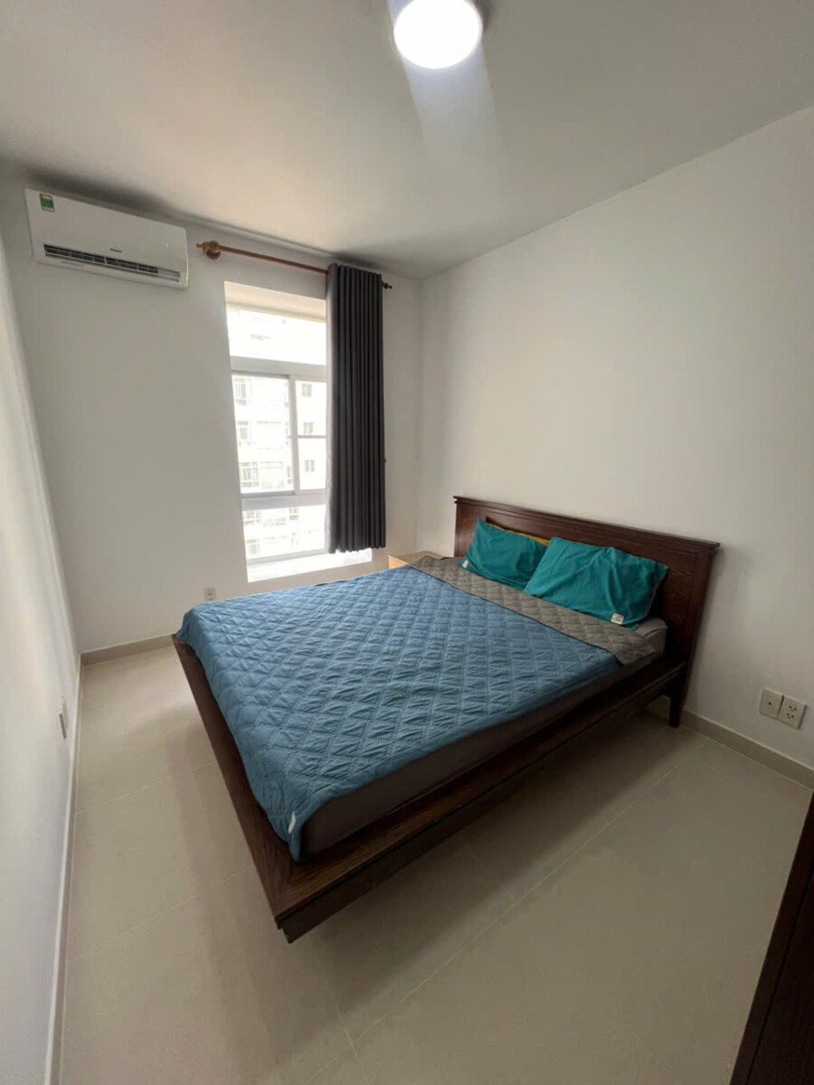 phong ngu can ho ban 8 - Bán căn hộ chung cư Sky Garden 2, 71m2, 02pn, giá 4,850 tỷ, nhà đang có hợp đồng thuê dài.