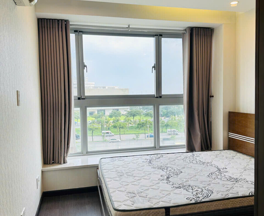 phong ngu can ho can ban 1 900x738 - Cần bán căn hộ chung cư Scenic Valley 1, 71m2, tầng 6 , 02pn, giá 7.160 tỷ, nội thất đầy đủ.