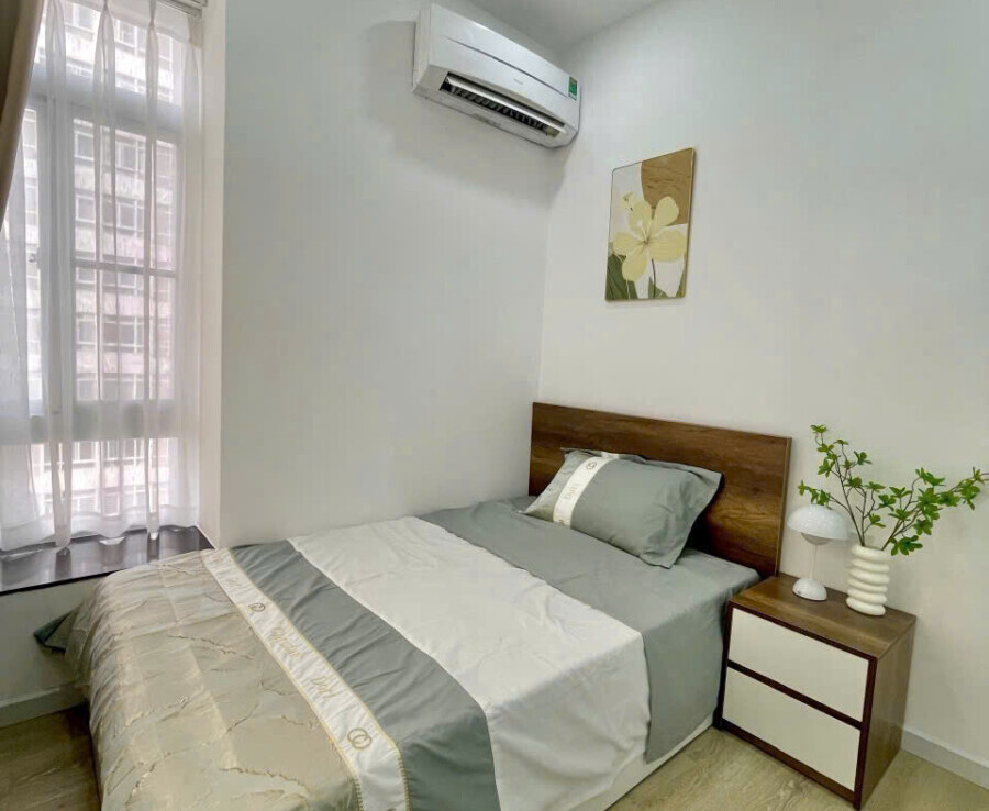 phong ngu can ngu can ho can ban 900x738 - Bán căn hộ 70m2, chung cư Sky Garden 3, 03pn, nhà đẹp, giá 5,868 tỷ, đầy đủ nội thất.