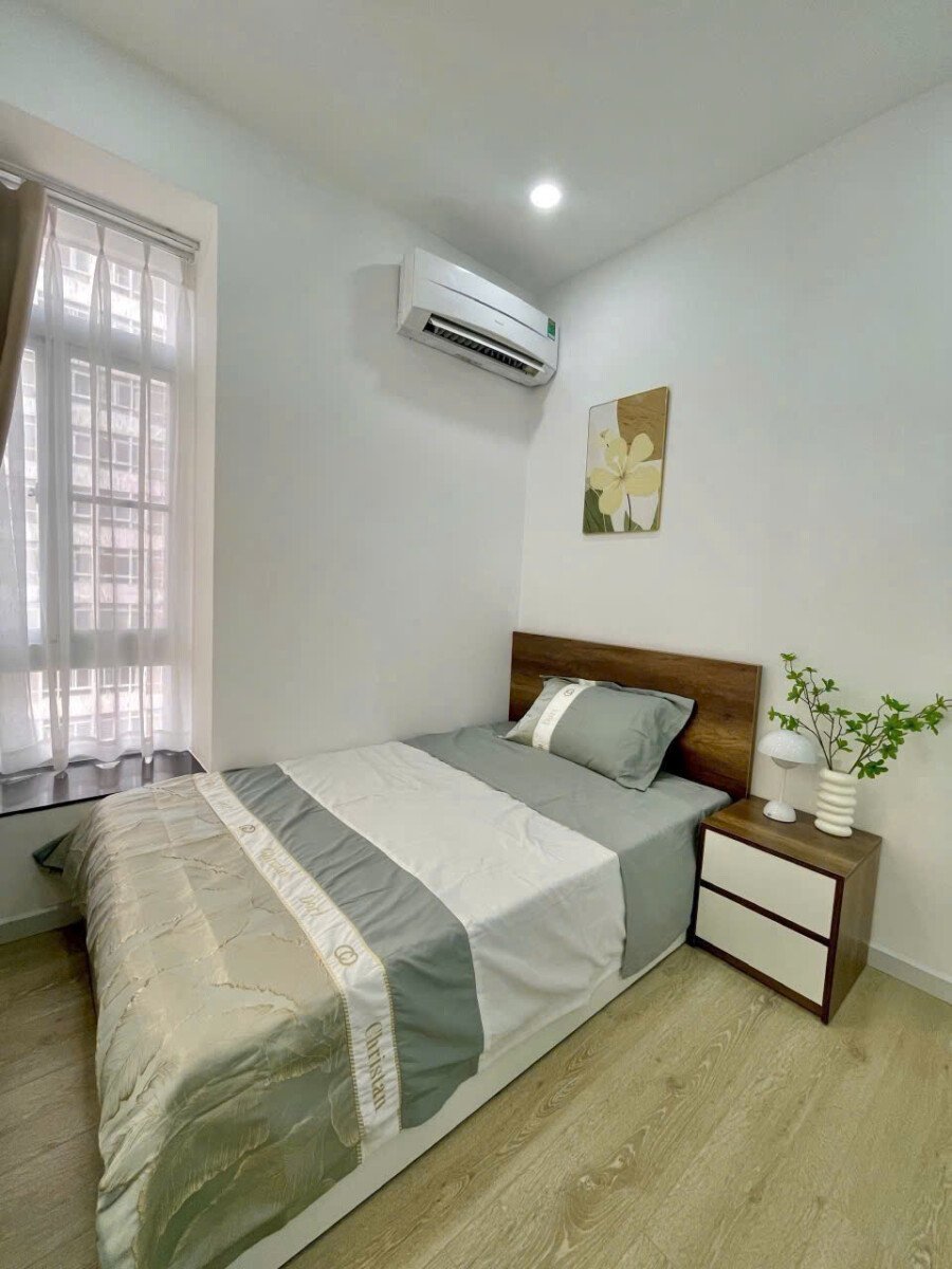 phong ngu can ngu can ho can ban - Bán căn hộ 70m2, chung cư Sky Garden 3, 03pn, nhà đẹp, giá 5,868 tỷ, đầy đủ nội thất.
