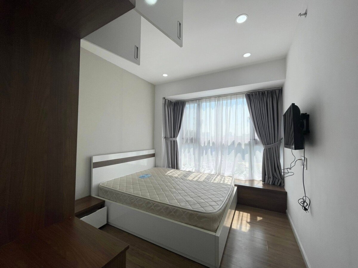 phong ngu co anh sang - Cho thuê căn hộ Scenic Valley 1. DT 71m2 Nhà đẹp- tone trắng- 2 Phòng-2wc- lầu trung- đang trống- Giá 20 Triệu/Tháng