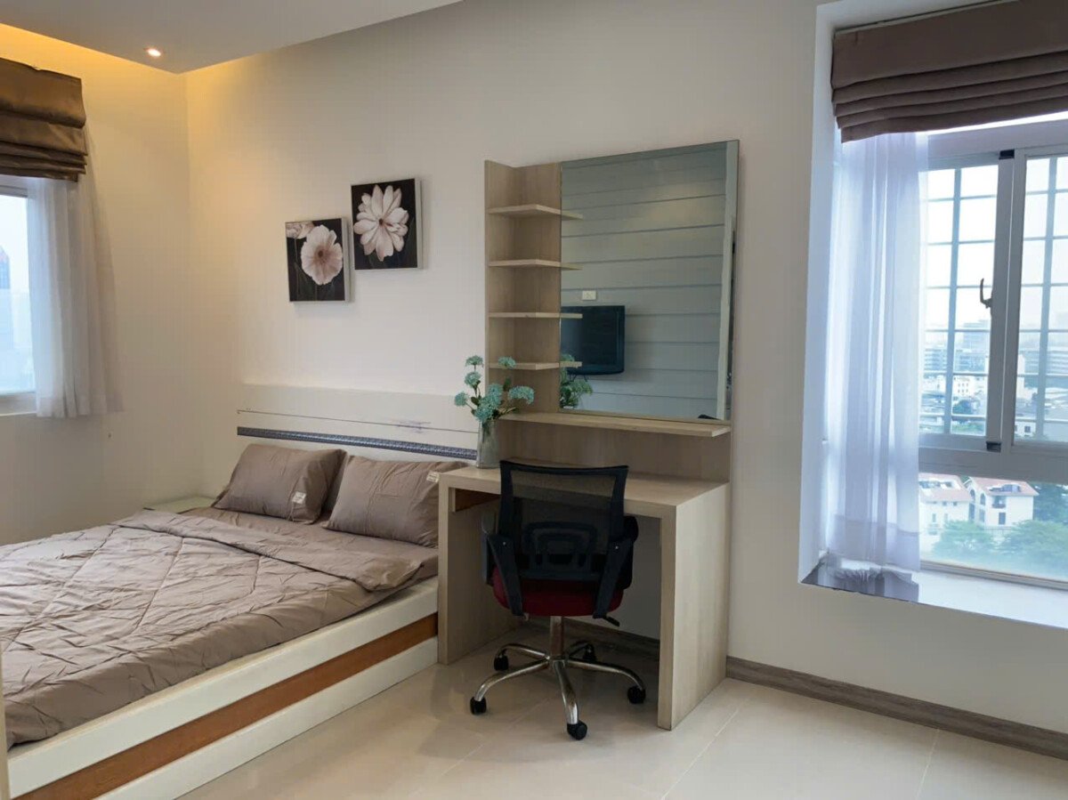 phong ngu master rong - Bán nhanh căn hộ Sky Garden 3. Căn góc 72m2 View trực diện hồ bơi- Lầu cao- 2 Phòng ngủ-2wc- Giá bán 6.5 Tỷ