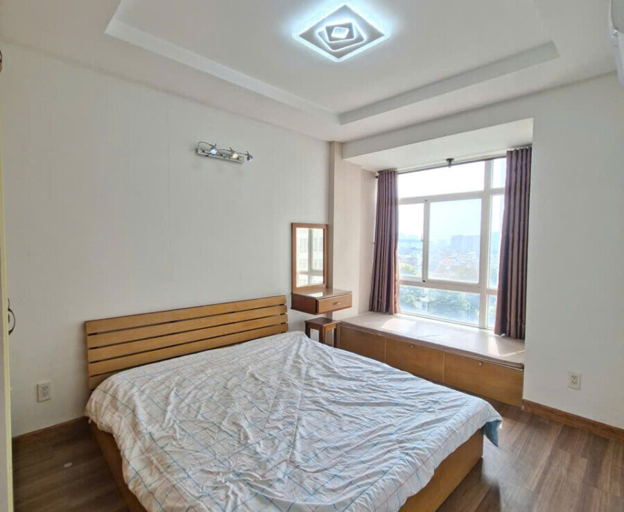 phong ngu view thoang can ho cho thue 900x738 - Cho thuê căn hộ Sky Garden 3. DT 56m2 Thiết kế 2 Phòng ngủ-1wc- Nhà đẹp- Đầy đủ nội thất- Giá 13 Triệu/Tháng