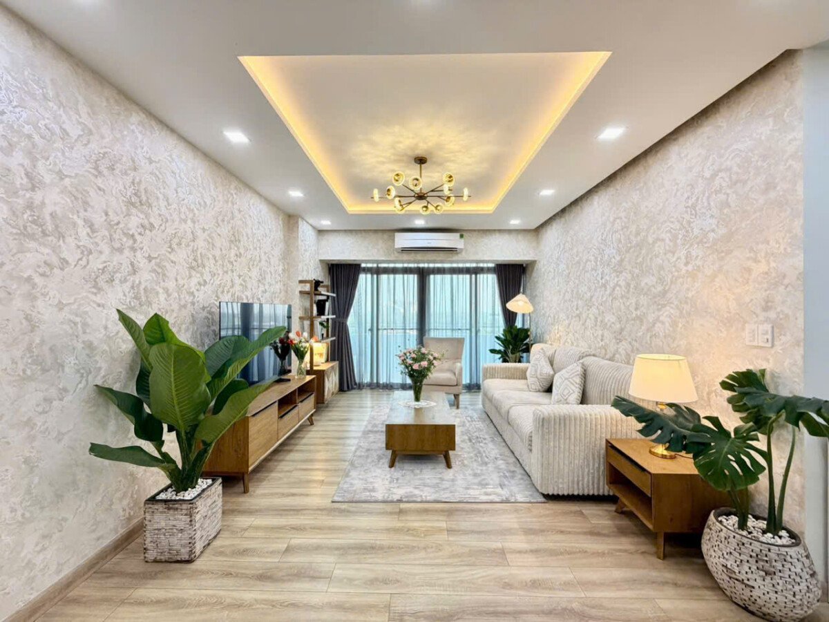 toan canh phong khach can ho ban - Giá mua bán căn hộ 3pn chung cư Garden Court 2 phường Tân Hưng T3/2026